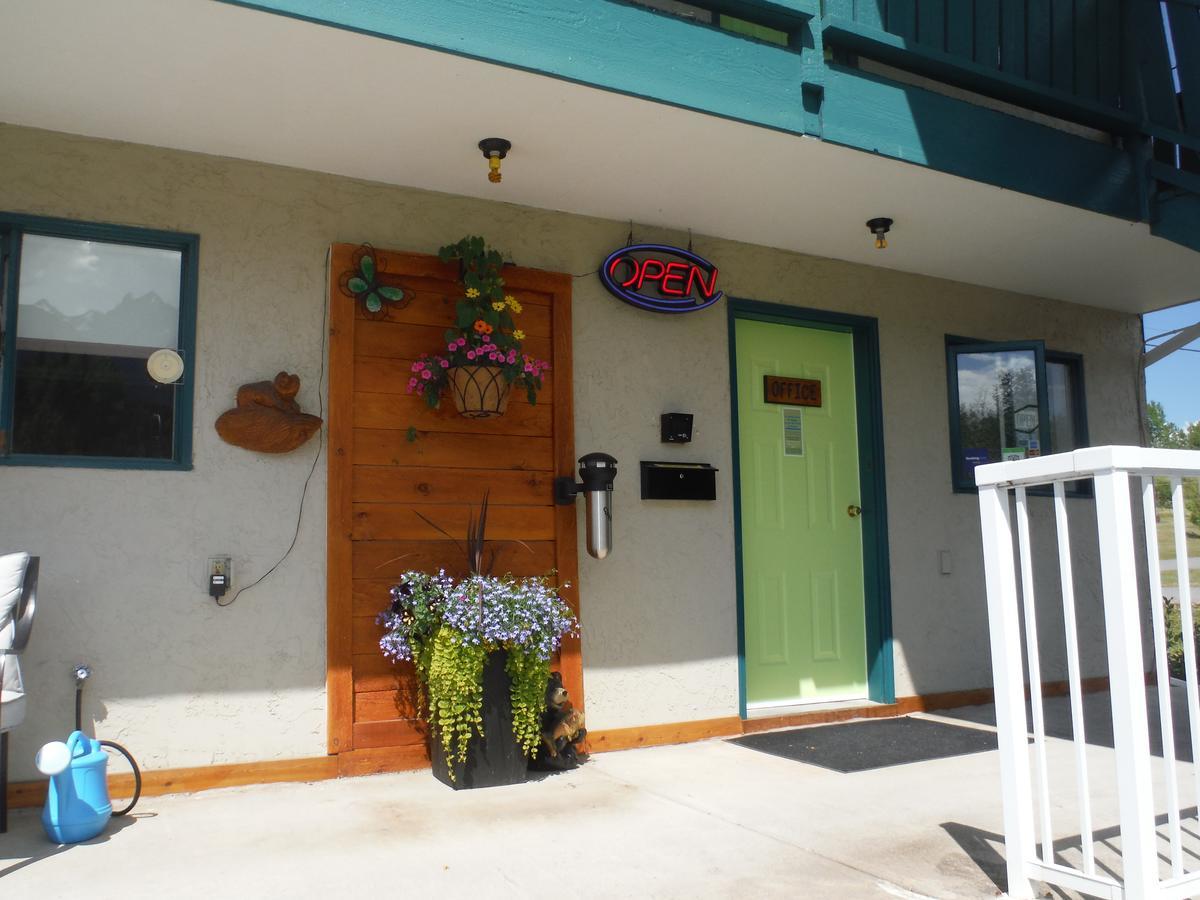 Robber'S Roost Motel New Hazelton Bagian luar foto
